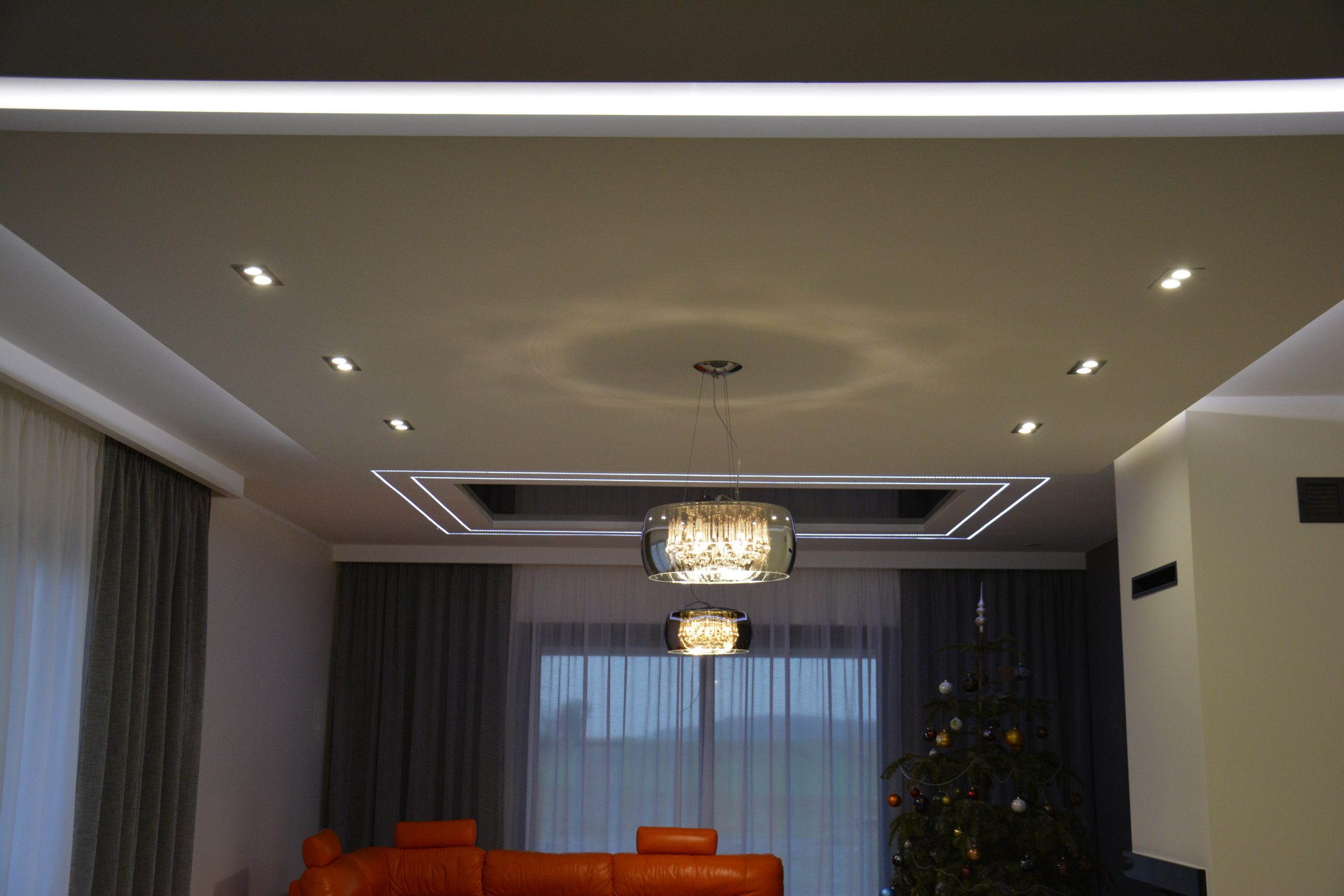 Sufit napinany z oświetleniem LED